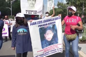 Famílias de crianças desaparecidas no México marcham por justiça no Dia da Mãe - sábado