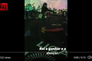 Rúben Amorim dança com a mulher no relvado de Alvalade após conquista do campeonato