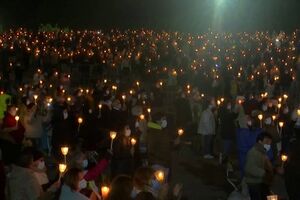 Milhares de peregrinos participam na procissão das velas em Fátima-sábado
