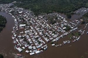 Imagens de drone mostram áreas totalmente inundadas no estado brasileiro do Amazonas - sábado