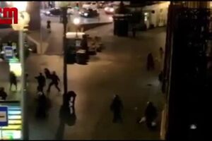 Adeptos ingleses envolvem-se em confrontos e lançam caos no Porto. PSP foi obrigada a intervir