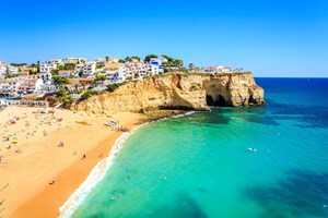 Dois em cada 10 portugueses não vão sair de casa durante as férias