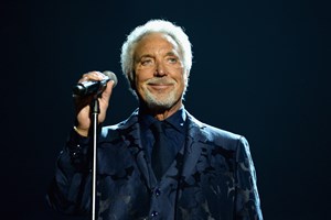 Tom Jones: “Cheguei a ser considerado para o papel de James Bond”
