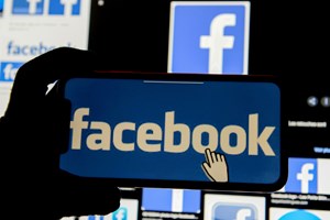 Bruxelas ameaça Facebook com multa por abuso de posição dominante nos anúncios 'online'