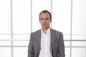 Breve história dos 50 anos do 25 de Abril e do comissário que vai ganhar 4.500 euros por mês