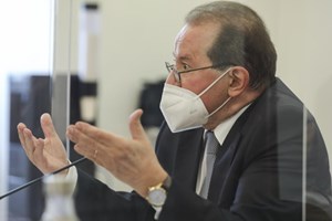 Vítor Constâncio: Aumento da exposição do BES a Angola 'devia ter sido travado'