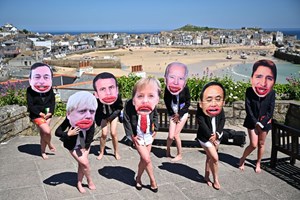 Os protestos na cimeira do G7 em imagens