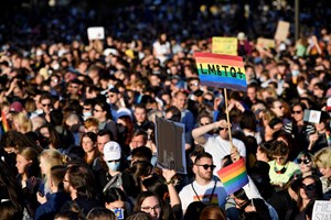 Hungria aprova lei que impede conteúdos LGBT em escolas ou canais infantis