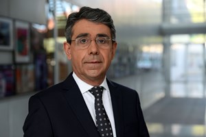 Historiadores arrasam livro de José Gomes Ferreira