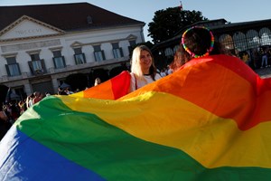 Treze países europeus condenaram lei anti-LGBTIQ da Hungria. Portugal não é um deles, porquê?