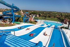 Parques aquáticos do Algarve fechados, piscinas municipais abertas