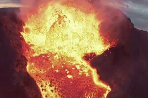 O momento em que um drone se despenha dentro de um vulcão  - sabado