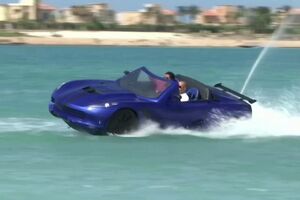 Conduzir um carro dentro de água? Um grupo de amigos tornou esse desejo possível