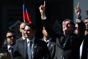 Ex-cunhada implica Bolsonaro num esquema de empregos fictícios