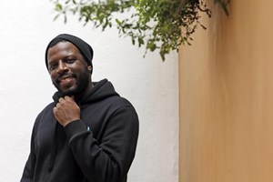 Dino D'Santiago venceu três prémios Play em cerimónia com alertas à crise na Cultura
