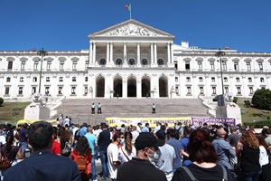Greve do SEF está a provocar esperas de quatro horas no aeroporto de Lisboa