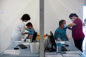 Estrangeiros que se inscrevem para a vacina recebem automaticamente número de utente