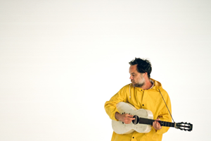 Rodrigo Amarante deitou-se no divã e cantou-nos o seu drama