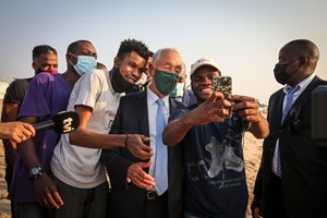 Marcelo em Luanda em apoio à criação da jovem geração de artistas angolanos
