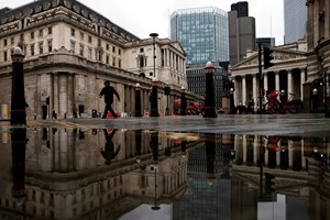 Covid-19: Viajantes de UE e EUA vacinados isentos de quarentena em Inglaterra