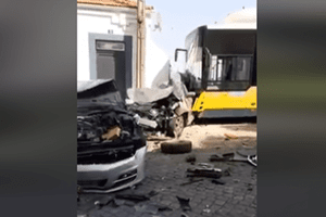 Bebé de sete meses ferido em acidente entre autocarro e seis viaturas em Lisboa