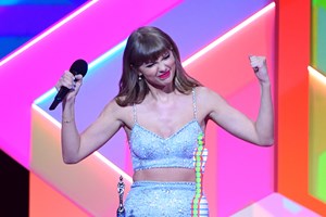 Taylor Swift foi a artista que mais faturou em 2020. Saiba quanto