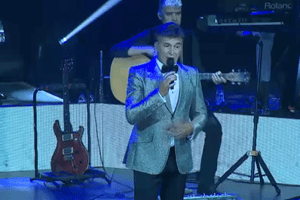 'A minha filha hoje está connosco': Tony Carreira emocionado no regresso aos palcos