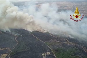 Incêndio na Sardenha obriga a retirar 1.500 pessoas de casa