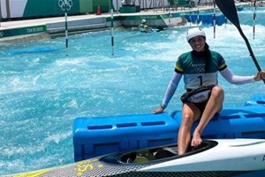 Australiana ganha medalha com a ajuda de preservativo