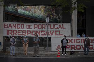 Lesado do BES confronta advogados de Ricardo Salgado à porta do Tribunal