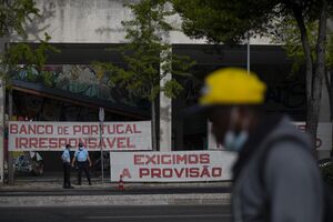 Lesado do BES confronta advogados de Ricardo Salgado à porta do Tribunal