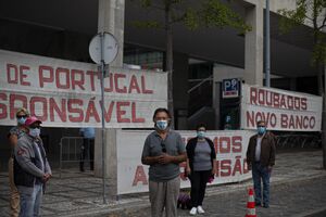 Lesado do BES confronta advogados de Ricardo Salgado à porta do Tribunal