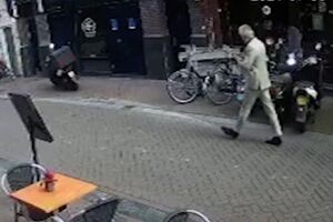 Videovigilância mostra momento que antecedeu ataque a tiro a jornalista em Amesterdão