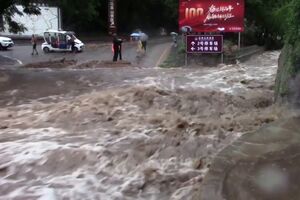 Chuvas torrenciais fazem pelo menos 12 mortos na China - sabado