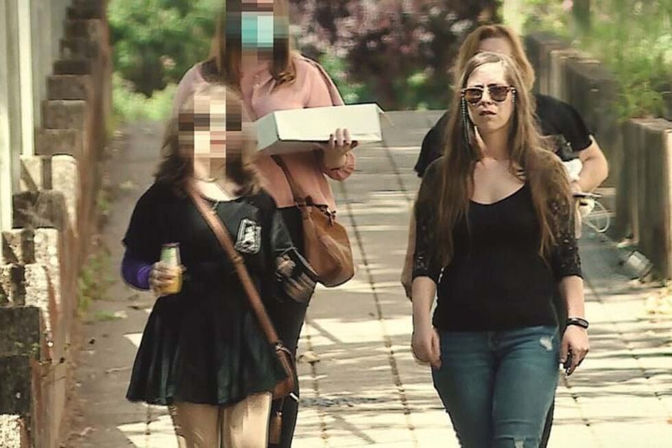 Afastamento entre mãe (à dir.) e filha (à esq.) ditado por decisão polémica do juiz Pedro Gonçalves Pacheco