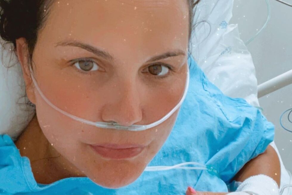 Kátia Aveiro internada