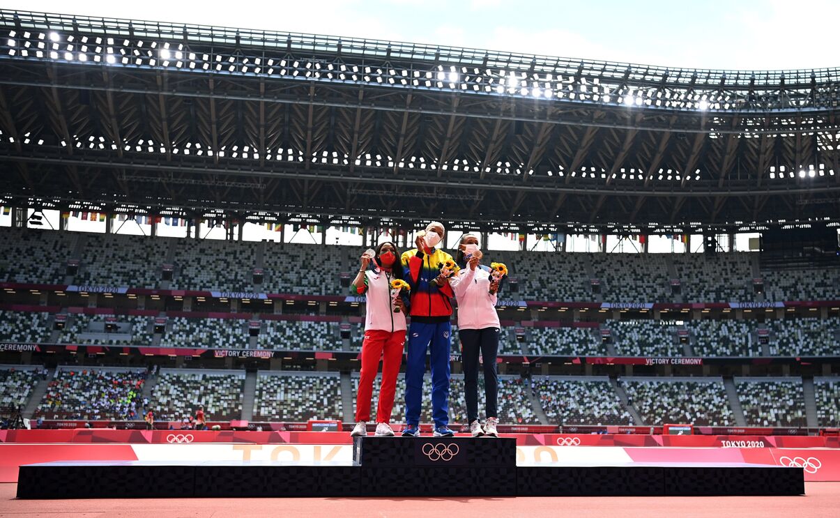 Patrícia Mamona recebe medalha de prata