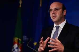 MP arquiva suspeitas de ajustes diretos sobre Siza Vieira, Medina e Duarte Cordeiro