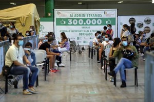 Covid-19: 'Casa aberta' disponível para maiores de 25 anos e utentes têm que ter senha