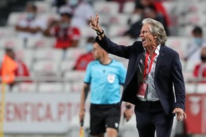Benfica vence Spartak de Moscovo e segue para os playoff