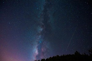 A chuva de Perseidas vista em time-lapse
