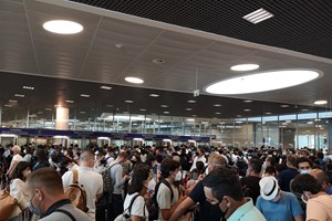 Tempos de espera superiores a duas horas no aeroporto de Lisboa devido a greve do SEF