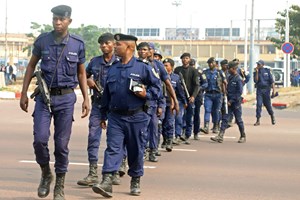 Autoridades alarmadas com nova droga feita com resíduos de tubos de escape no Congo