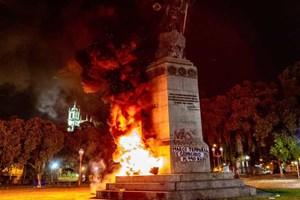 A luta pelas terras indígenas já provocou uma baixa: a estátua de Pedro Álvares Cabral