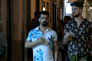 Convívio no Bairro Alto, em Lisboa