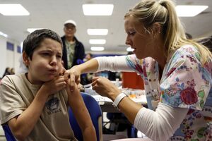 Vacinas dos 12 aos 15 anos: nem os médicos estão de acordo