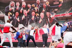 Judocas franceses que conquistaram ouro em Tóquio recebidos em festa em Paris - sabado