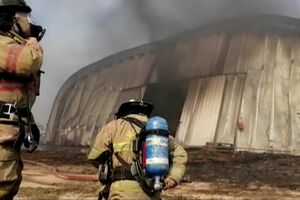 Incêndio florestal atinge aeroporto na Bolívia - sabado