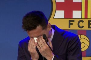 As lágrimas de Messi no momento do adeus ao Barcelona - sábado