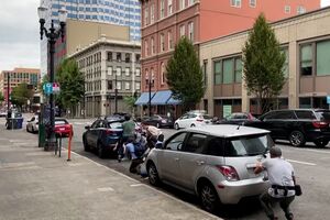 Tiros disparados durante confrontos entre grupo de extrema-direita e antifascistas nos EUA